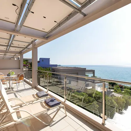 爱奥尼亚马雷代套房度假酒店