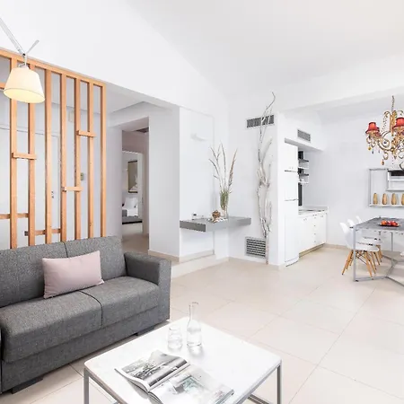 爱奥尼亚马雷代套房度假酒店